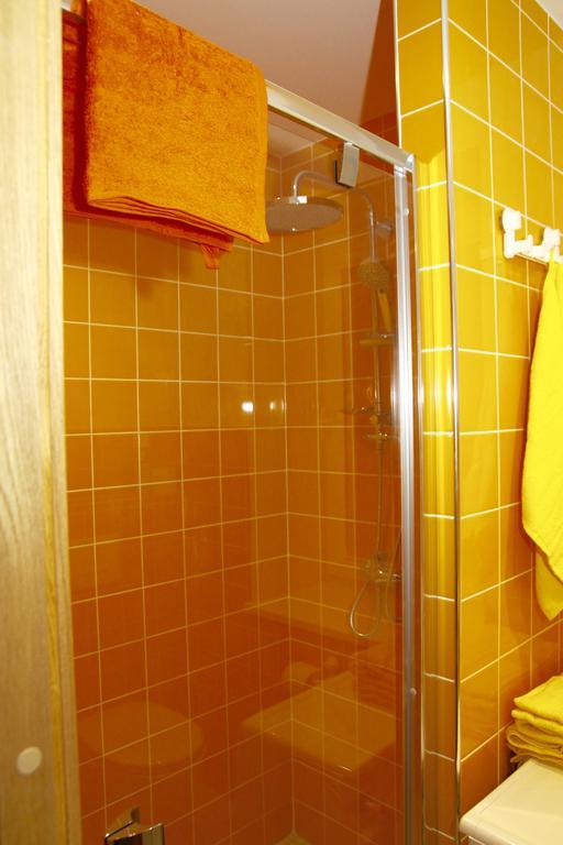 Apartamenti Los Bomberos Jūrkalne Rum bild